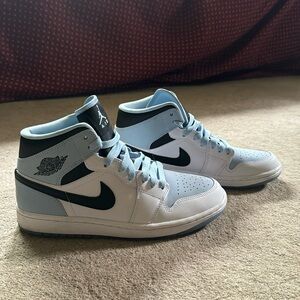 Jordan 1 Mid SE ‘White Ice Blue’